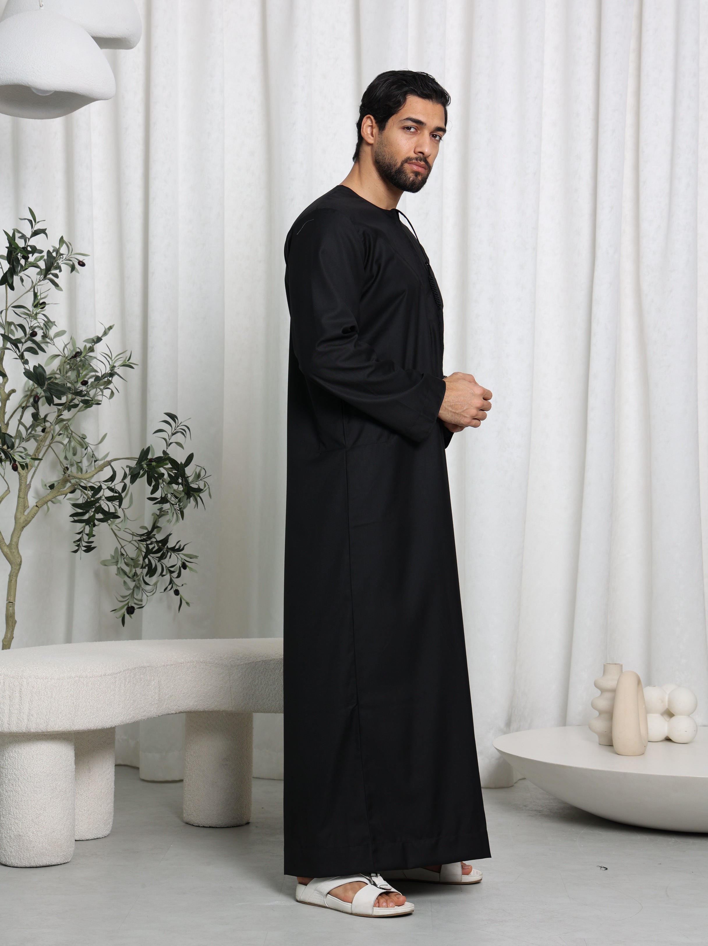Premium Black Emirati Thobe