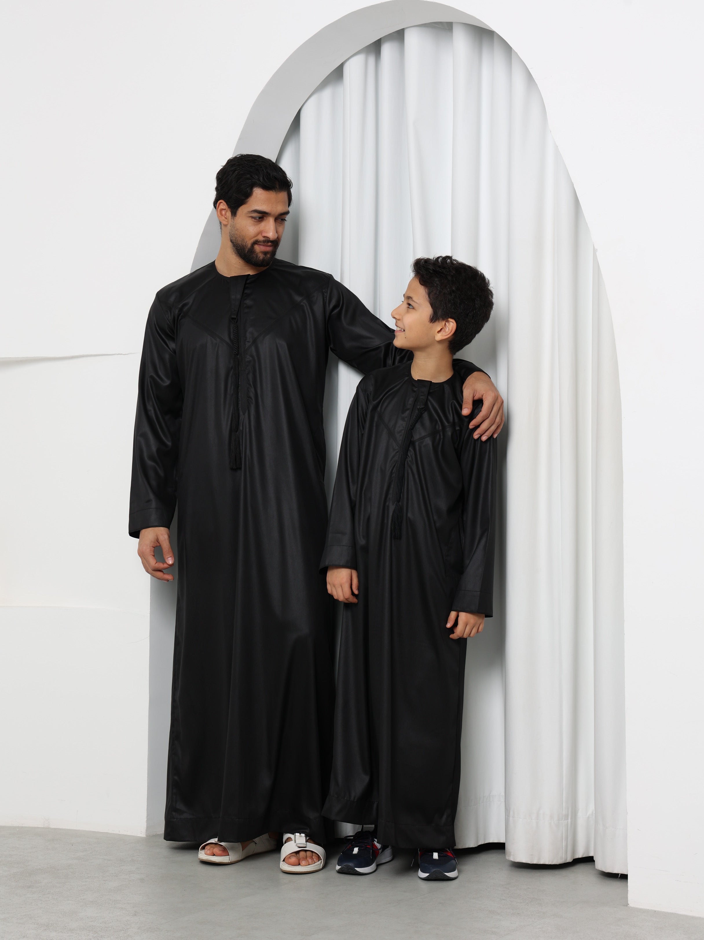 Black Emirati Thobe