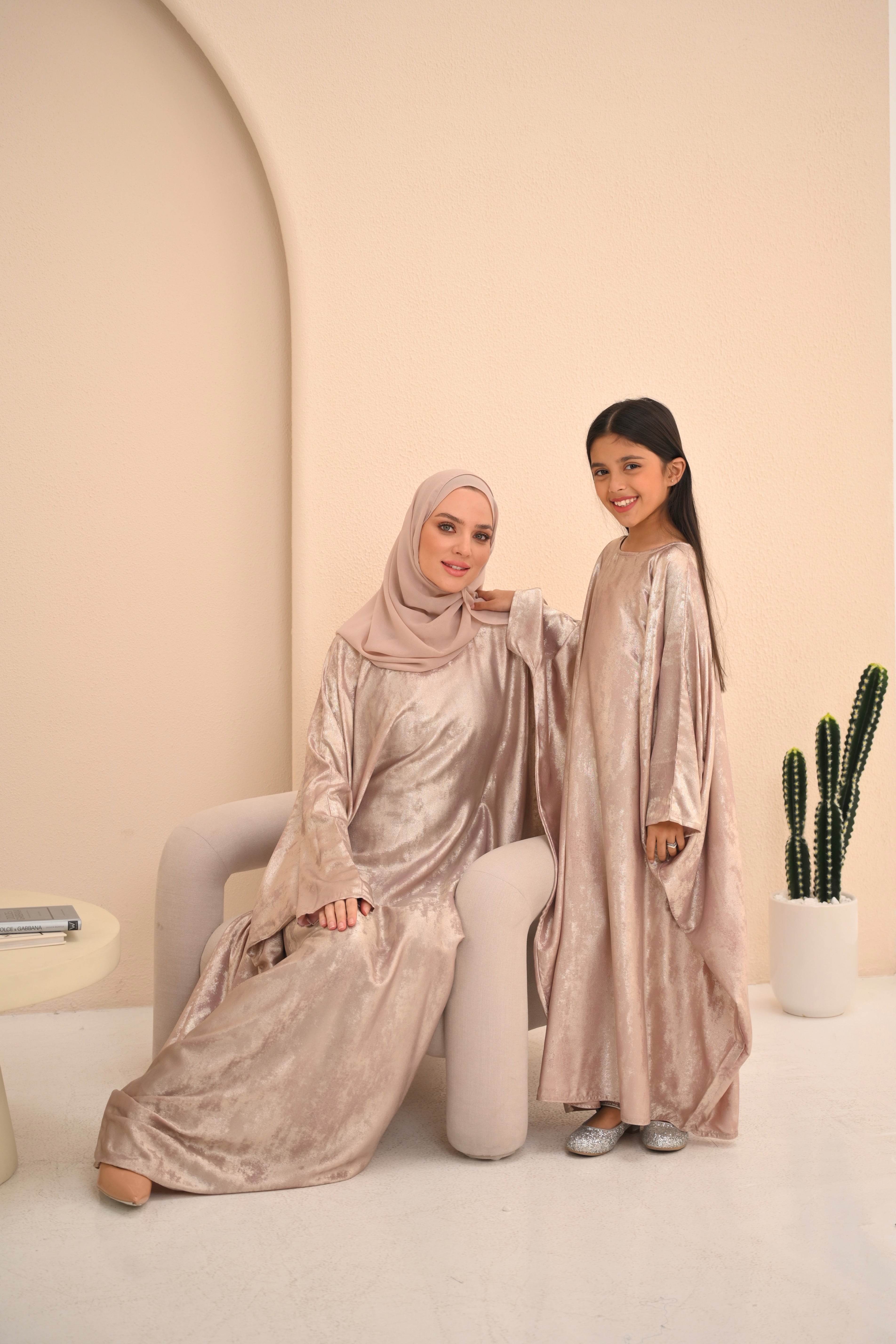 Girls Pink Textured Farasha Abaya