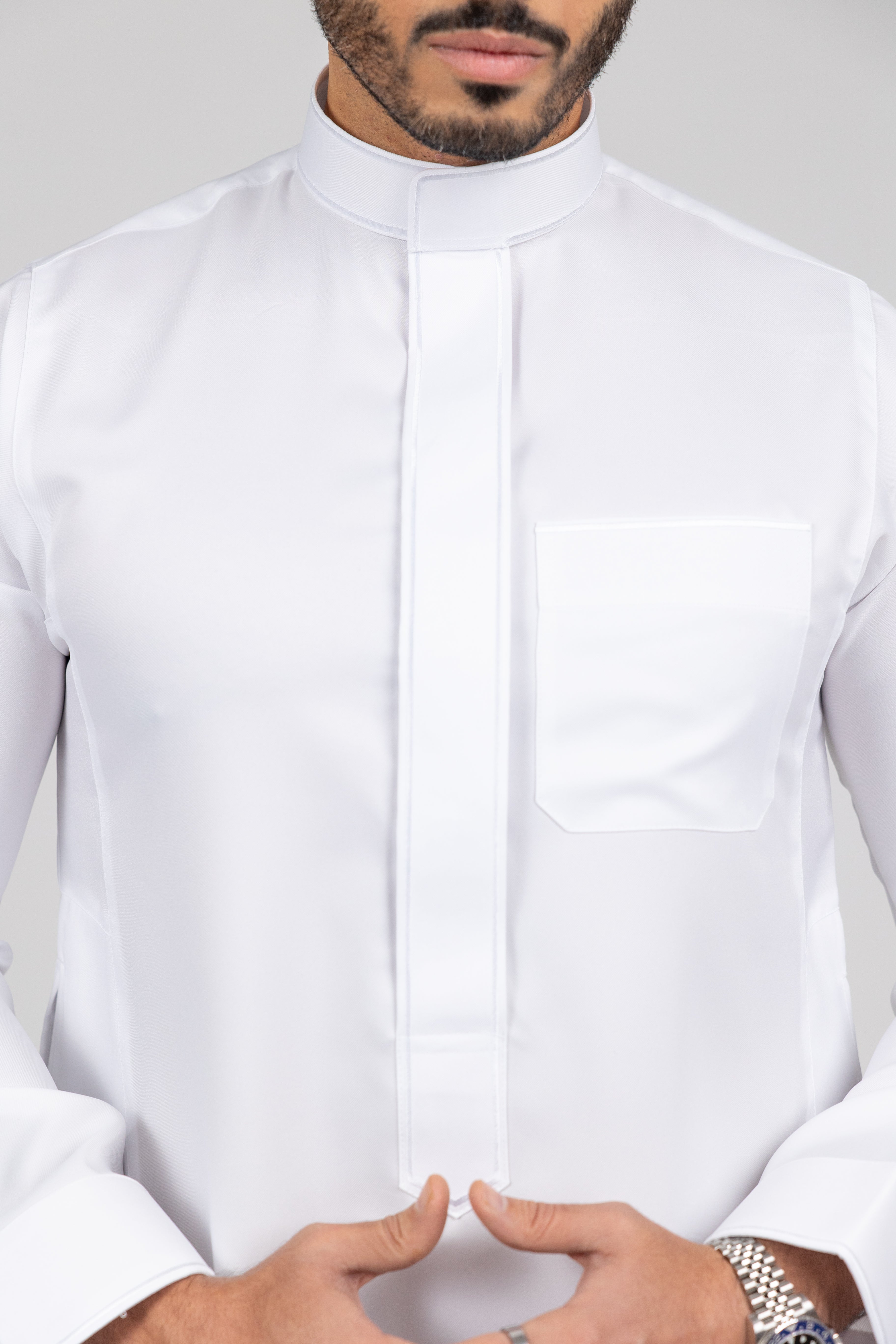 White Al-Aseel Embroidered Thobe (Buttons Concealed)