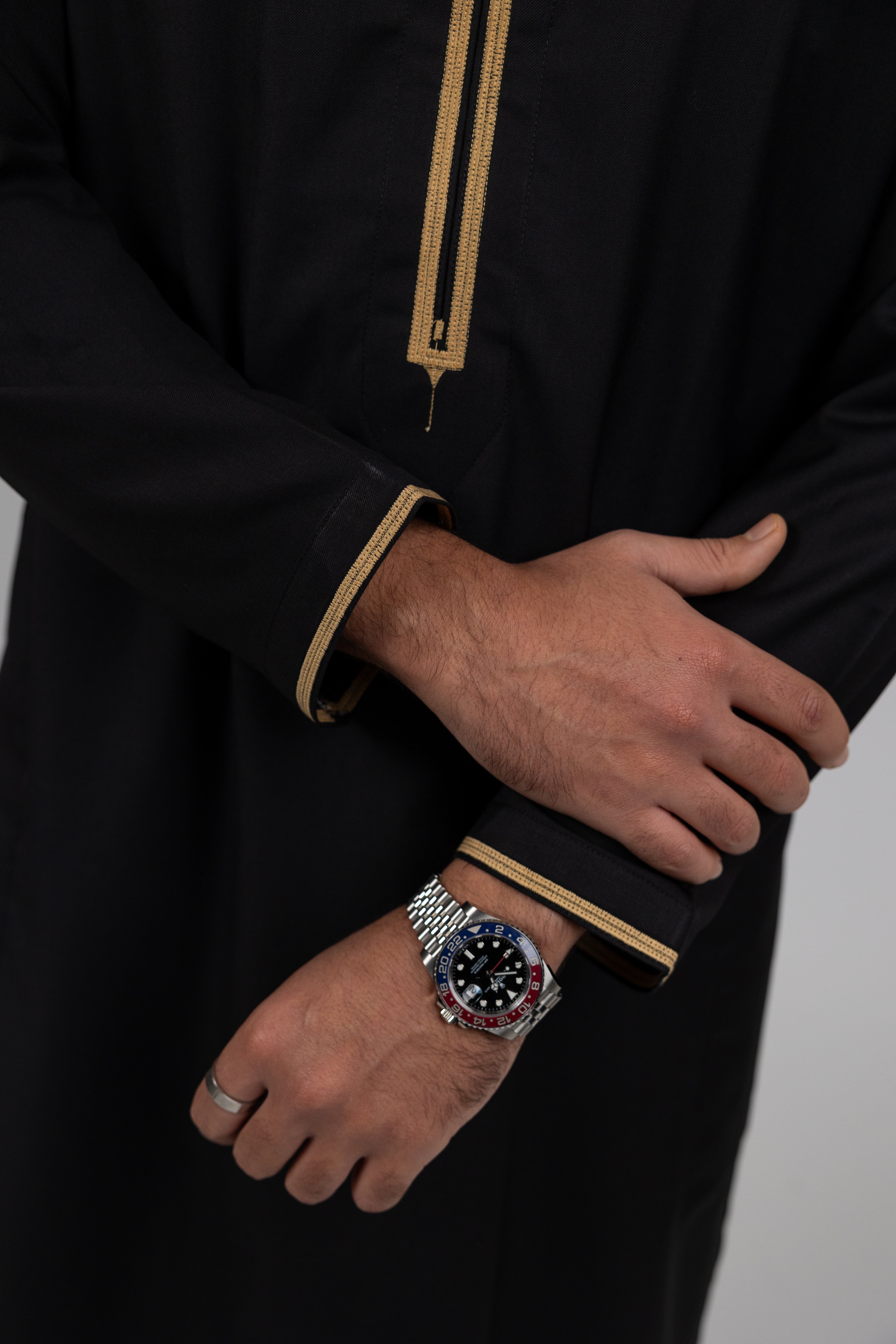 Black & Gold Omani Thobe