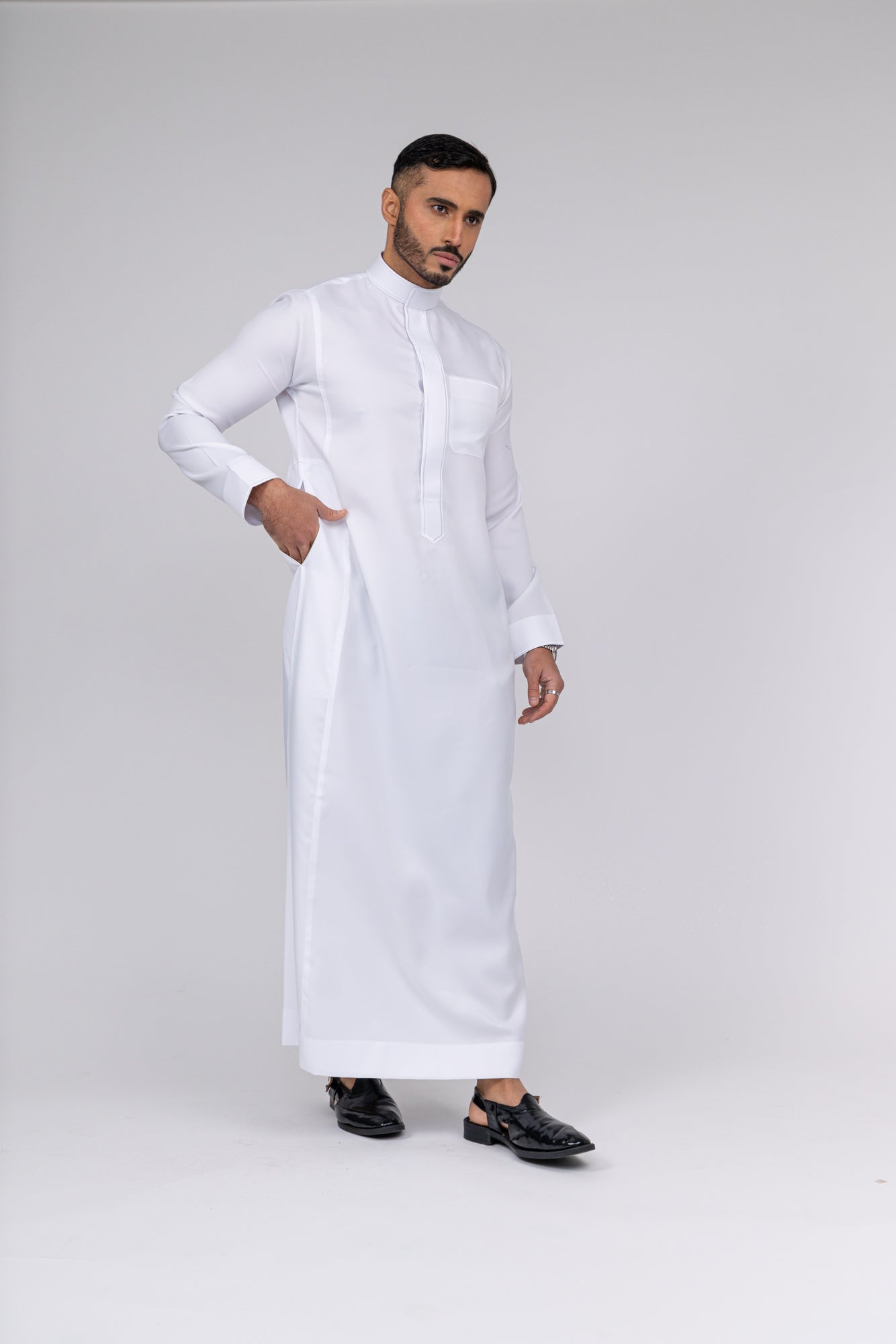 White Al-Aseel Embroidered Thobe (Buttons Concealed)