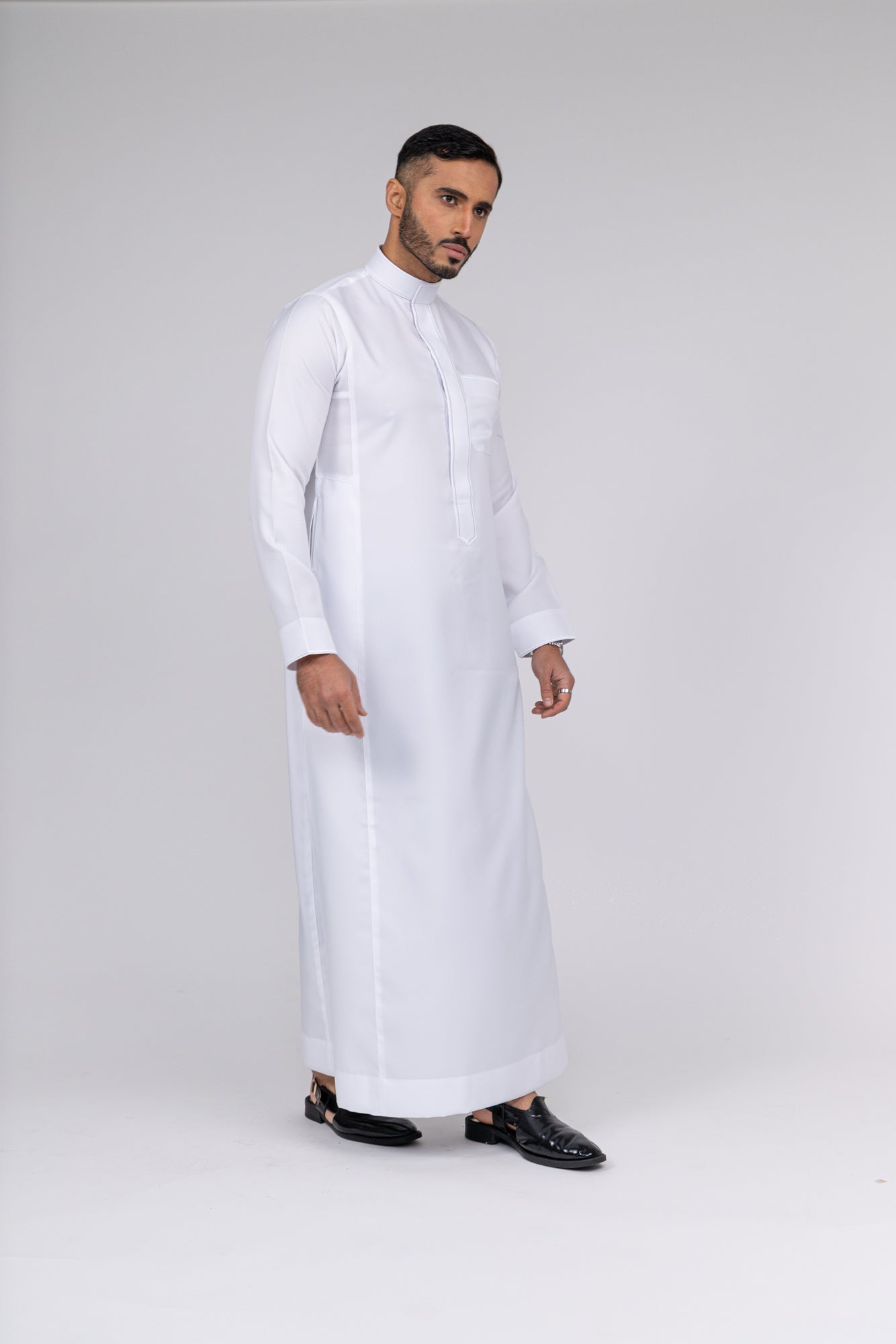 White Al-Aseel Embroidered Thobe (Buttons Concealed)