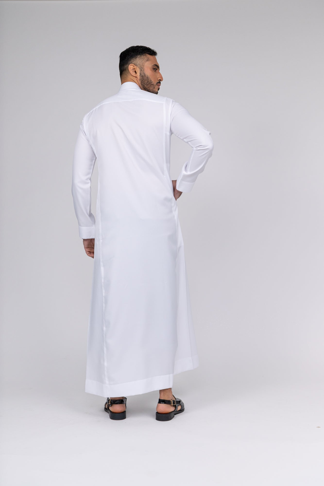 White Al-Aseel Embroidered Thobe (Buttons Concealed)