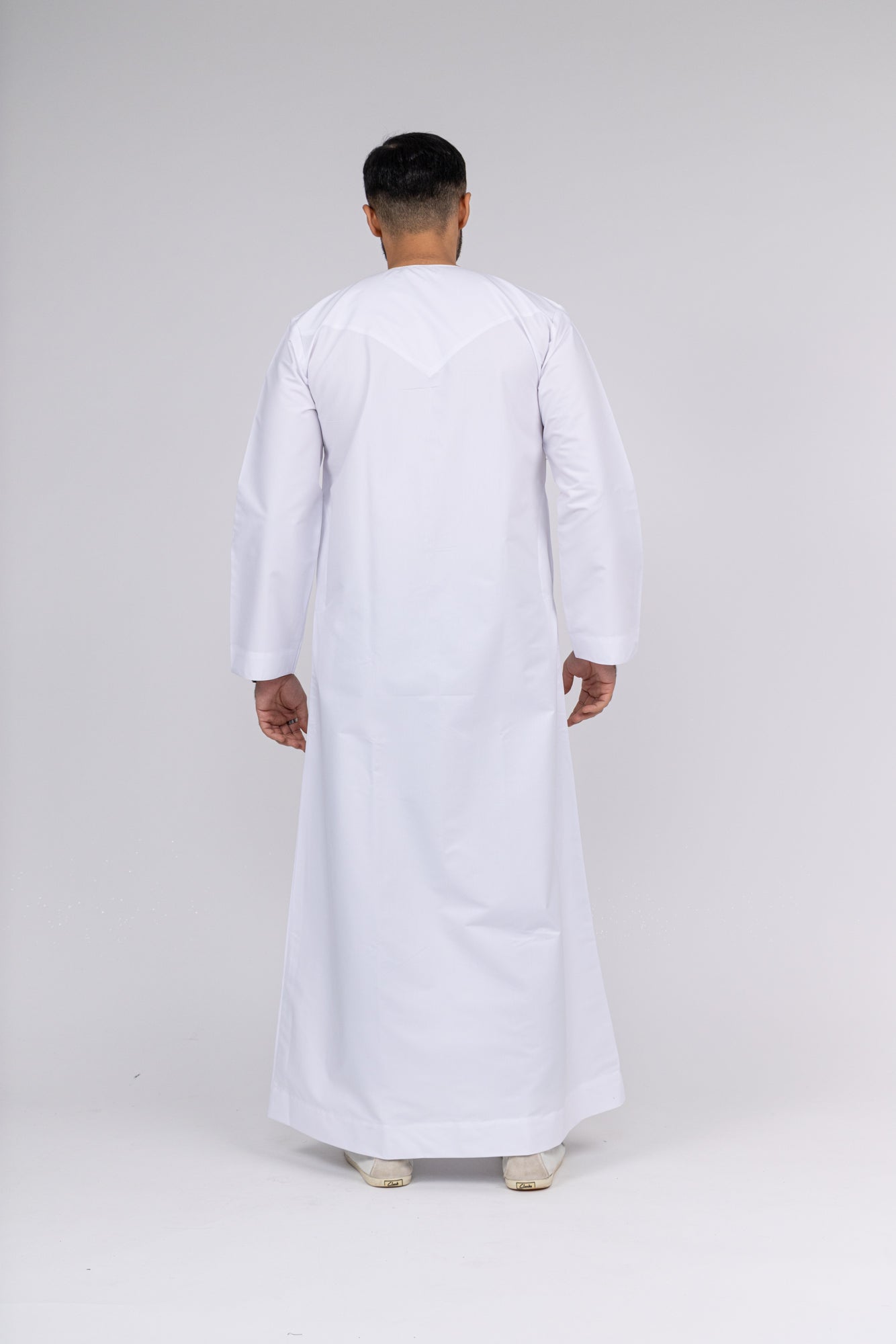Matt White Emirati Thobe