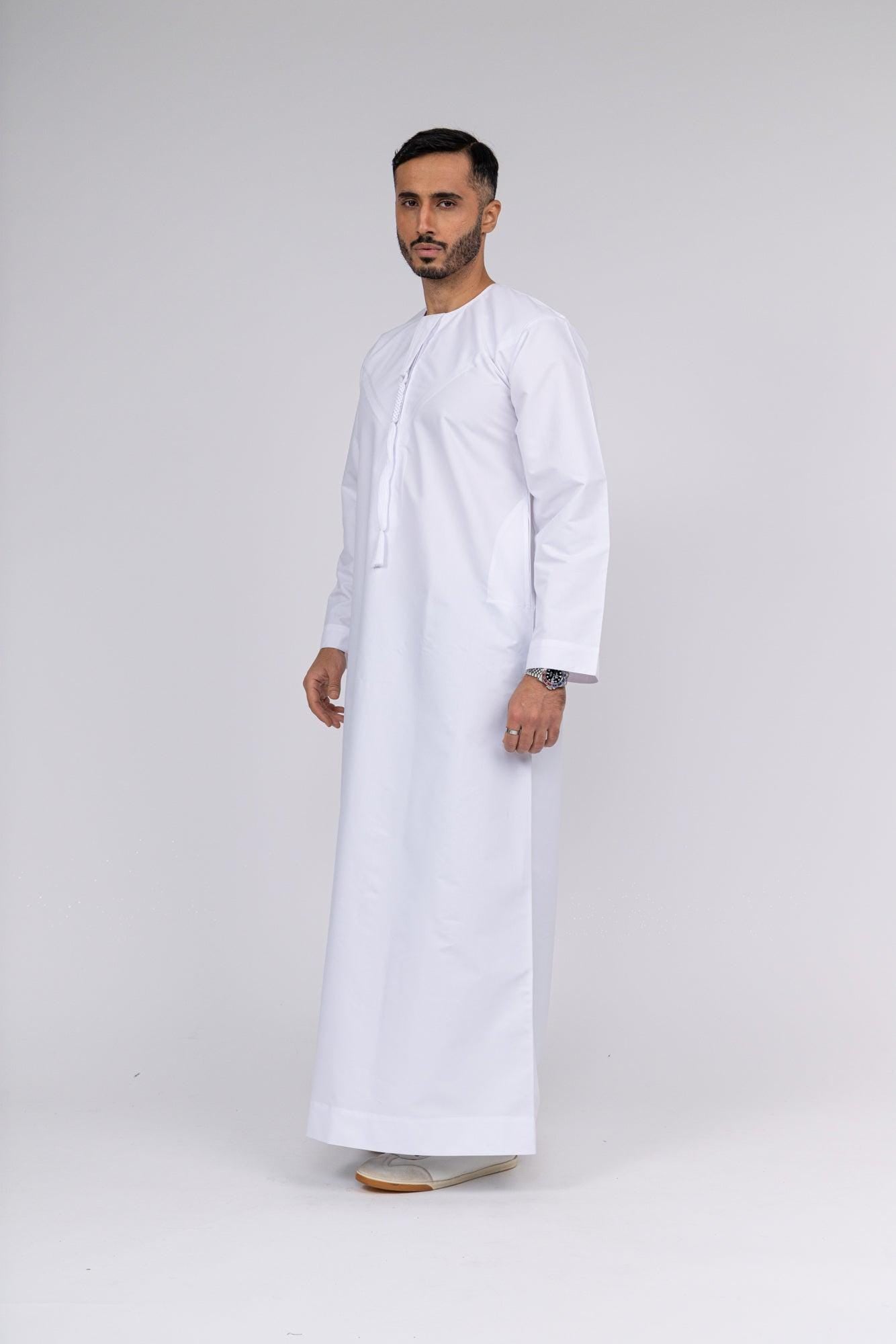 Matt White Emirati Thobe