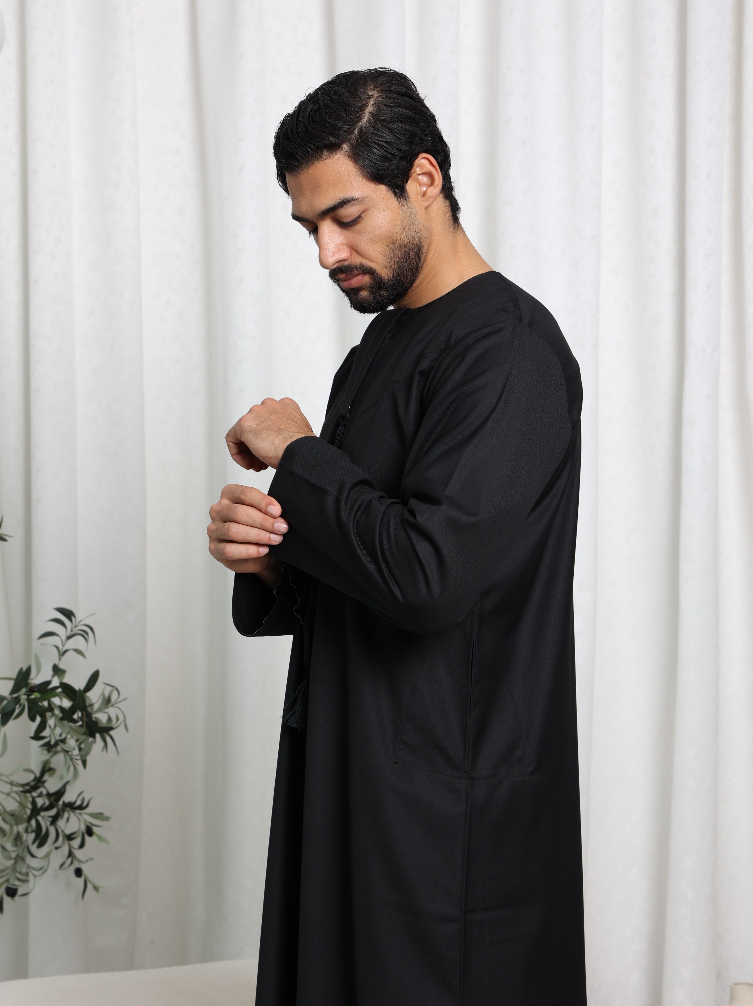 Premium Black Emirati Thobe