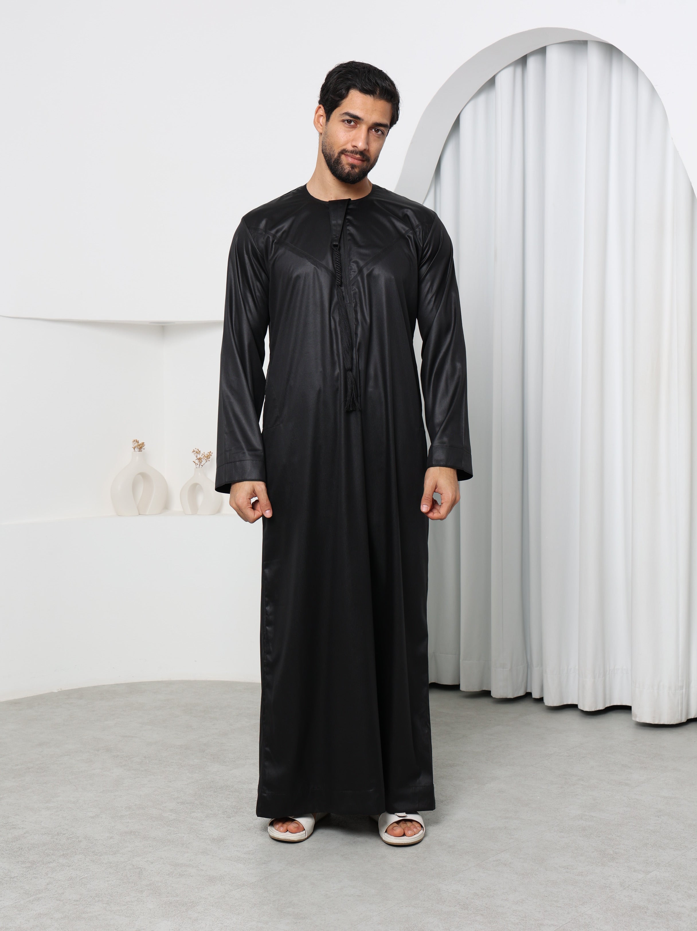 Black Emirati Thobe