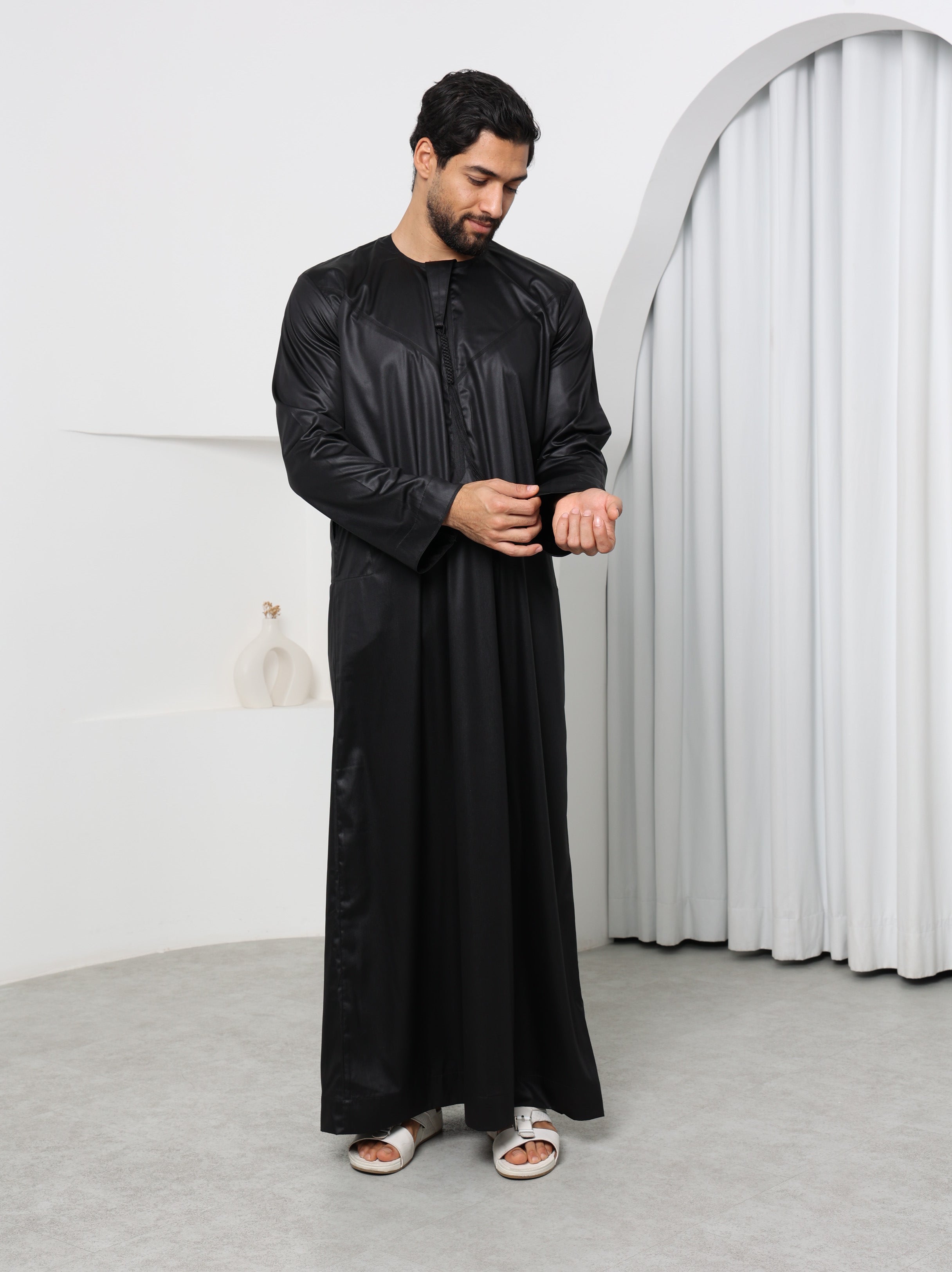 Black Emirati Thobe